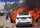ग्रेटर नोएडा में चलते-चलते इलेक्ट्रिक कार बनी आग का गोला, चालक ने कूदकर बचाई जान