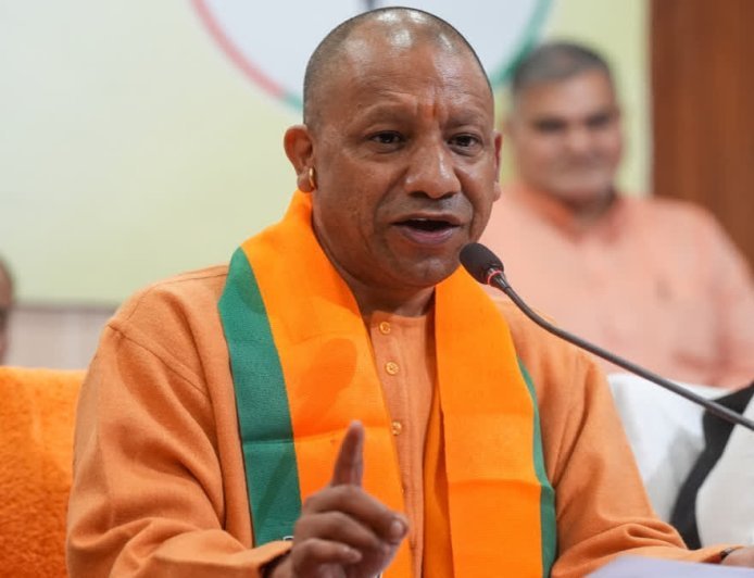 योगी आदित्यनाथ ने बांटे नियुक्ति पत्र, बोले- अब नौकरी के लिए सिफारिश की जरूरत नहीं