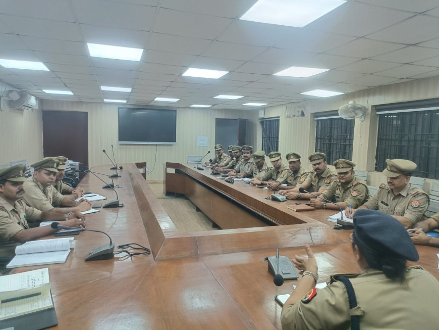 पुलिस कमिश्नरेट गौतमबुद्धनगर लक्ष्मी सिंह के निर्देशानुसार डीसीपी नोएडा साद मियां खान के पर्यवेक्षण में एडीसीपी नोएडा मनीषा सिंह द्वारा नोएडा जोन के सभी उपनिरीक्षकों से की गोष्ठी दिये निर्देश