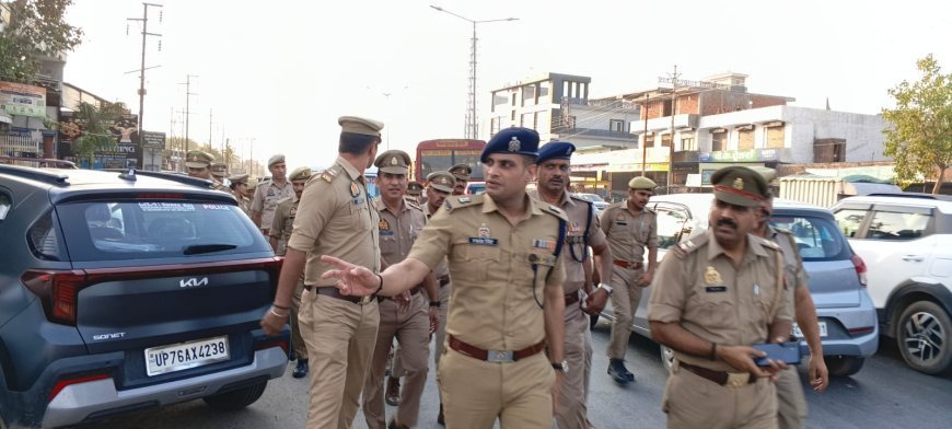 DCP शैलेन्द्र सिंह द्वारा बदलपुर क्षेत्र मे पैदल गस्त की गयी
