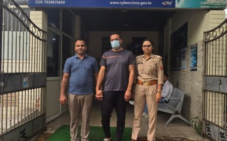 नोएडा थाना साइबर पुलिस द्वारा फर्जी प्लेटफार्म के द्वारा साइबर ठगी करते थे