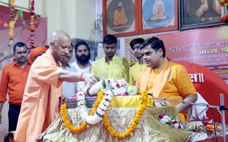 गोरक्षपीठाधीश्वर एवं मुख्यमंत्री योगी आदित्यनाथ ने सभी देशवासियों को गुरु पूर्णिमा की हार्दिक शुभकामनाएं भी दीं
