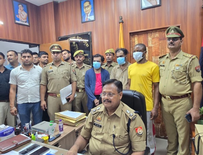 ग्रेटर नोएडा थाना बीटा 2 पुलिस द्वारा ड्रग्स तस्करी मे एक विदेशी नागरिक सहित तीन अभियुक्त गिरफ्तार