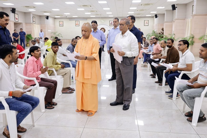 लखनऊ मुख्यमंत्री योगी आदित्य नाथ के जनता दरवार मे फर्यादिओं की भीड़