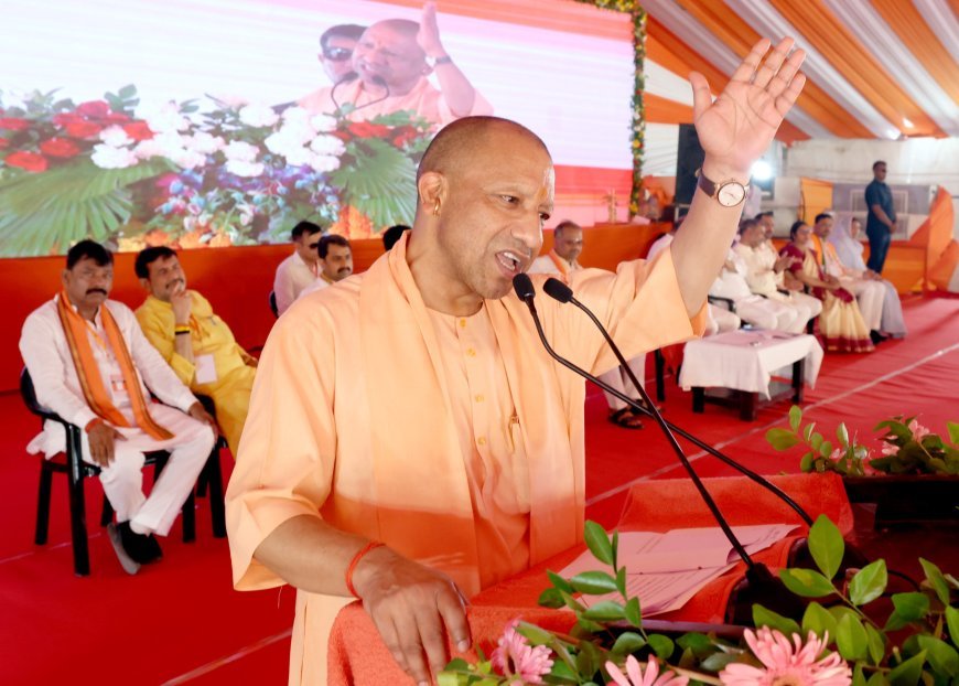 मुख्यमंत्री योगी आदित्य नाथ ने कहा अयोध्या जी मे हनुमानगढ़ी की सीढ़ीओ पर नमाज पढ़वाने का पाप सपा व कांग्रेस ने किया