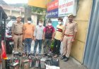 थाना फेस-1 नोएडा पुलिस द्वारा ई-रिक्शा की बैट्री चोरी करने वाले गिरोह का पर्दाफाश