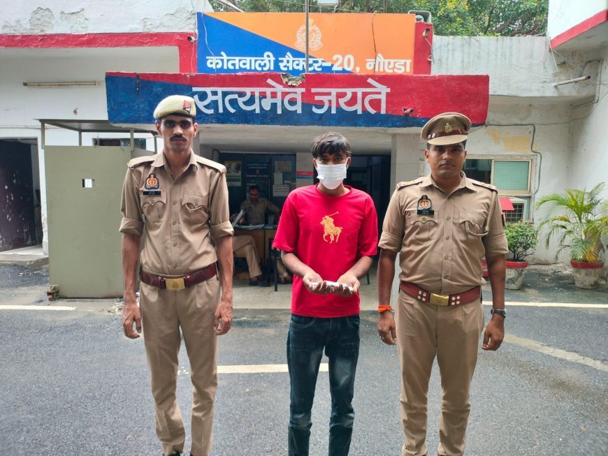 थाना सेक्टर-20 पुलिस द्वारा सैलून में चोरी करने वाला 01 अभियुक्त गिरफ्तार, कब्जे से घटना से संबंधित 8200 रुपये नगद व 01 अवैध चाकू बरामद।