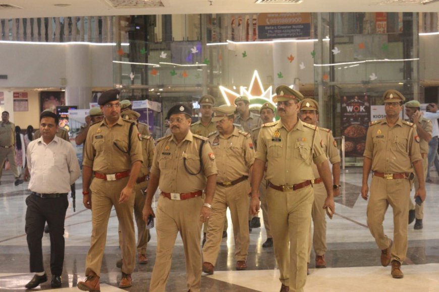 पुलिस कमिश्नर गौतमबुद्धनगर लक्ष्मी सिंह के निर्देशन में डीसीपी ग्रेटर नोएडा रवि शंकर निम द्वारा एडीसीपी ग्रेटर नोएडा संतोष कुमार व एसीपी-1 ग्रेटर नोएडा कृष्ण पाल सिंह के साथ मय स्थानीय पुलिस बल के आगामी स्वतंत्रता दिवस पर सुरक्षा व्यवस्था के दृष्टिगत