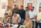 थाना सेक्टर-39 पुलिस द्वारा पुलिस मुठभेड़ के दौरान 02 शातिर अभियुक्त गिरफ्तार, कब्जे से अवैध शस्त्र, चेन स्नेचिंग से संबंधित ₹2,19,000/- नकद, घटना में प्रयुक्त चोरी की मोटरसाइकिल बरामद।
