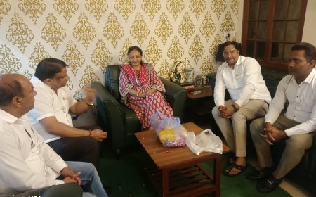 नवनियुक्त प्रदेश अध्यक्ष आराधना मिश्रा मोना एवं राज्यसभा में उपनेता प्रमोद तिवारी का दिल्ली आवास पर भव्य स्वागत किया उत्तर प्रदेश कांग्रेस कमेटी की