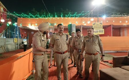 एडीसीपी नोएडा अभय कुमार मिश्रा द्वारा पुलिस बल के साथ थाना सेक्टर-39 क्षेत्रांतर्गत सलारपुर एवं सदरपुर में आयोजित होने वाले मेलों में पैदल गश्त (फुट पेट्रोलिंग) की गई