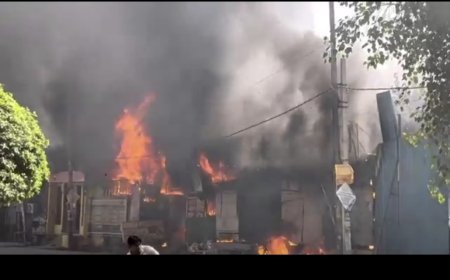थाना सेक्टर-126 क्षेत्रांतर्गत रायपुर में 05 अस्थाई दुकानों में आग लगने की सूचना प्राप्त हुयी।