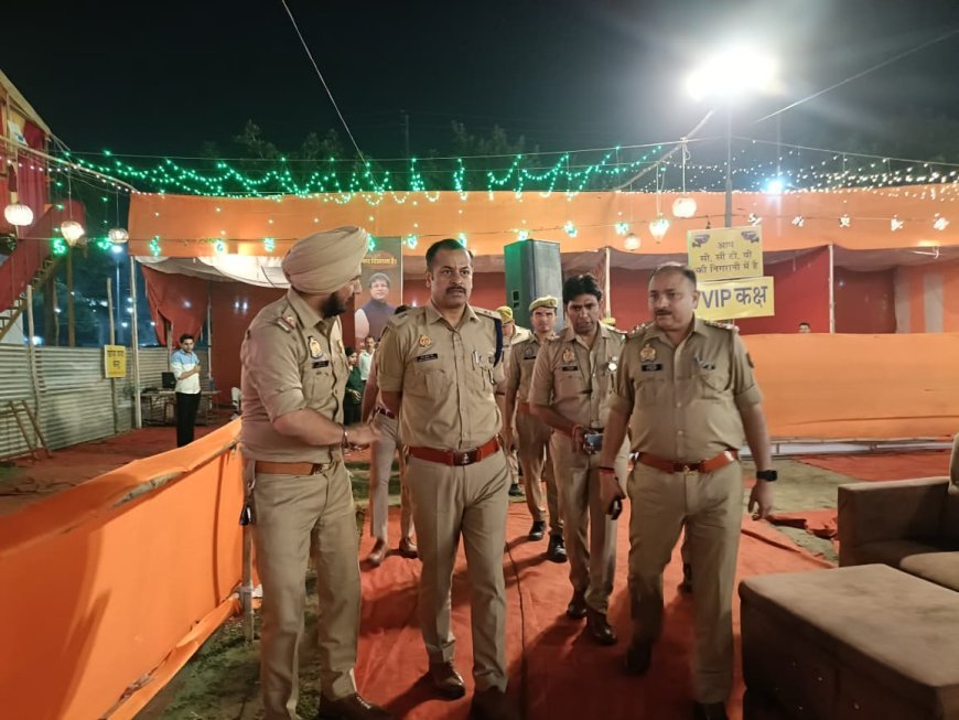 एडीसीपी नोएडा अभय कुमार मिश्रा द्वारा पुलिस बल के साथ थाना सेक्टर-39 क्षेत्रांतर्गत सलारपुर एवं सदरपुर में आयोजित होने वाले मेलों में पैदल गश्त (फुट पेट्रोलिंग) की गई