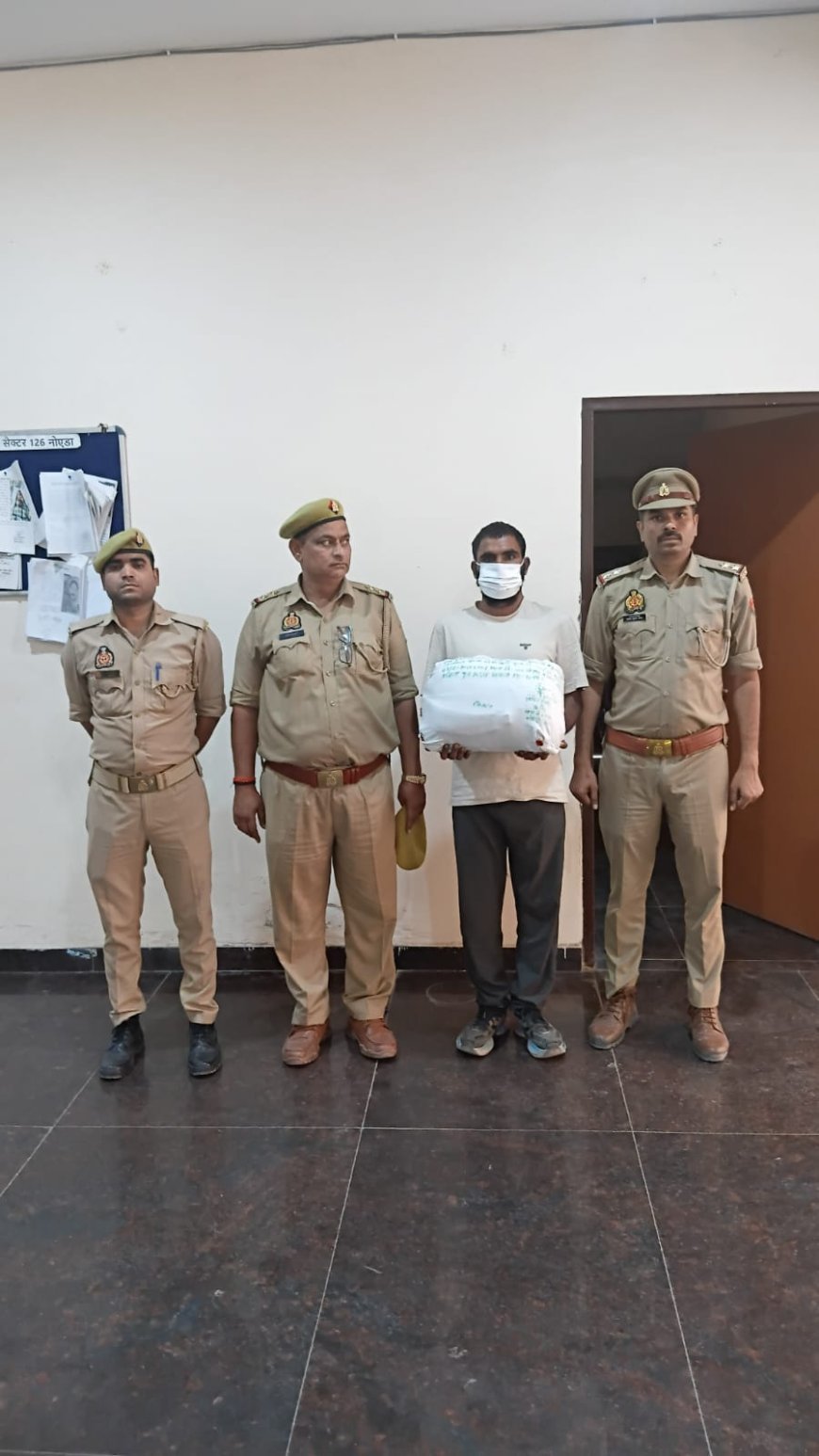 थाना सेक्टर-126 नोएडा पुलिस द्वारा गांजा तस्करी करने वाला हिस्ट्रीशीटर अपराधी गिरफ्तार,